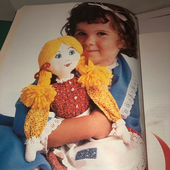 Green 'A Family Christmas' Book - Picture 5 of 12